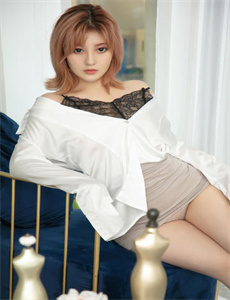 外国老人玩小姑娘视频-善良的小峓子HD无删减版