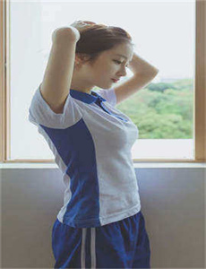 照片里的伴娘